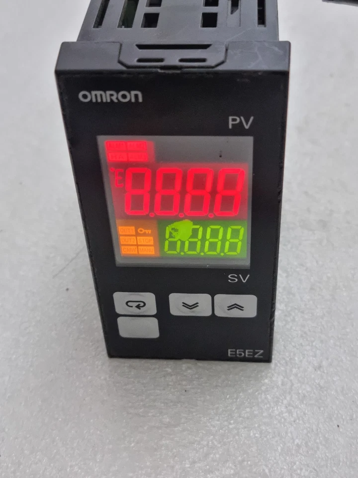 1 PCS Omron E5EZ-C3T Temperature Controller 100 to 240 Vac E5EZC3T(USED WORKING)